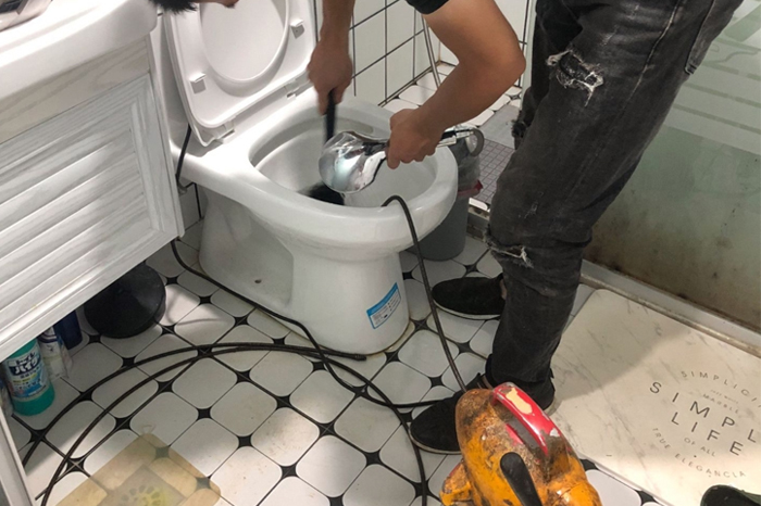 梓潼马桶堵塞自己疏通还是找师傅？专业上门服务让你省时更省心
