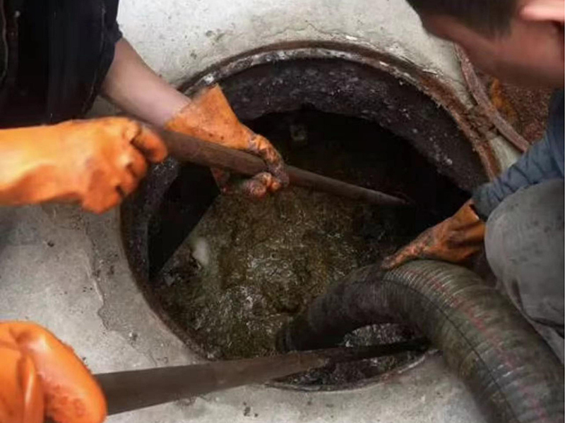 梓潼清理化粪池时如何避免沼气的危害？